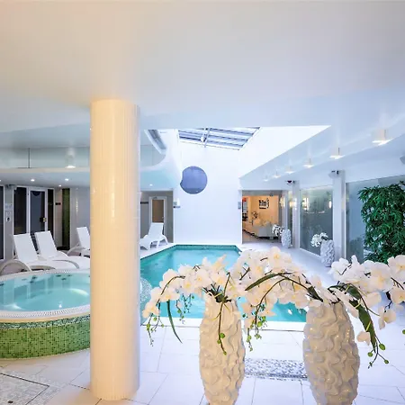 Wellton Centrum & ホテル