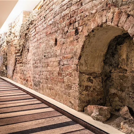 Wellton Centrum & ホテル